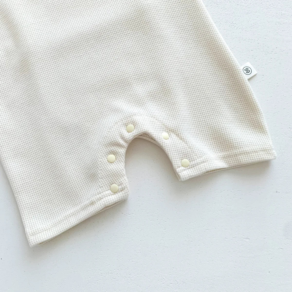 Jumpsuit en Coton avec Patch Ours et Bonnet à Oreilles – Douceur et Style pour Bébé