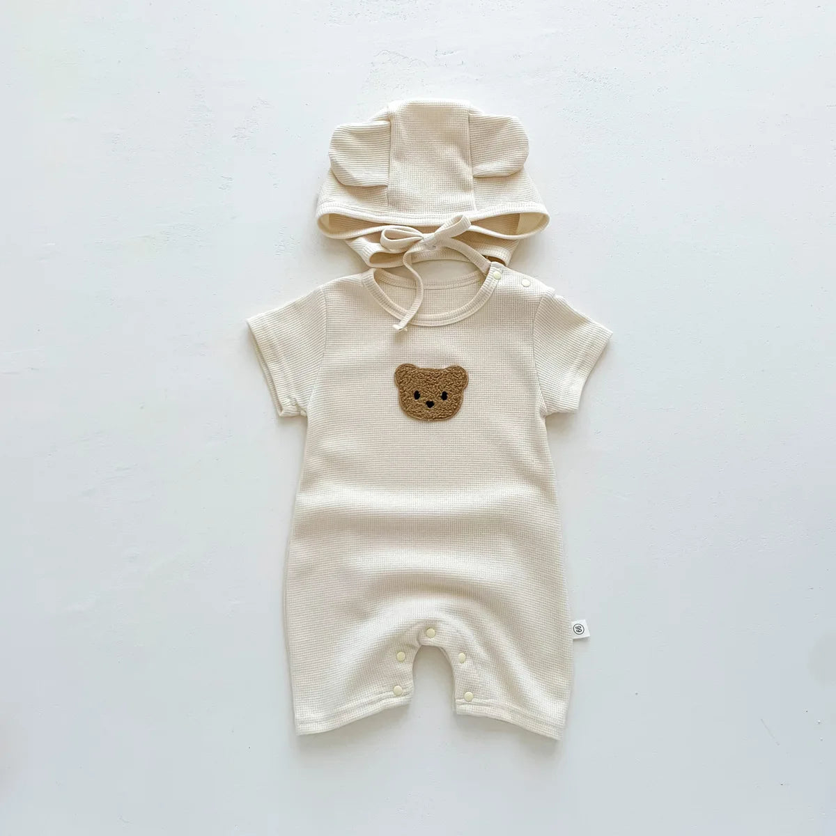 Jumpsuit en Coton avec Patch Ours et Bonnet à Oreilles – Douceur et Style pour Bébé