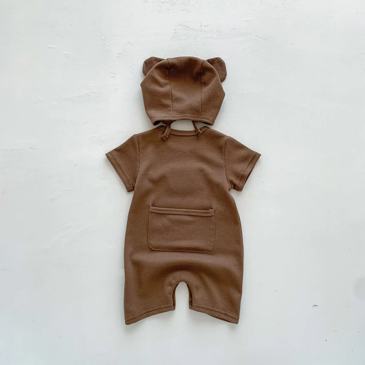 Jumpsuit en Coton avec Patch Ours et Bonnet à Oreilles – Douceur et Style pour Bébé